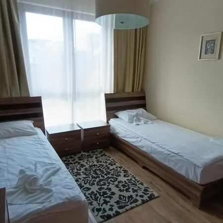 Golden Line Park 4*