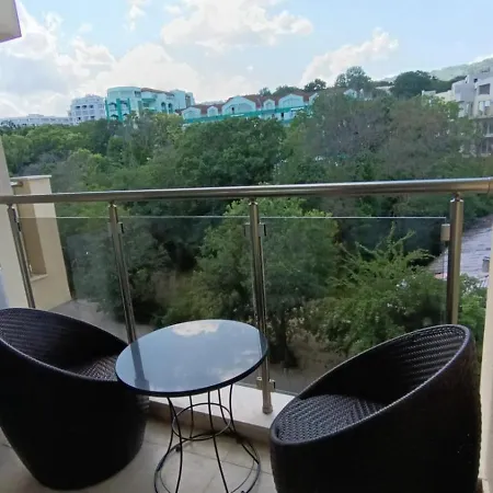 Aparthotel Golden Line Park 4*