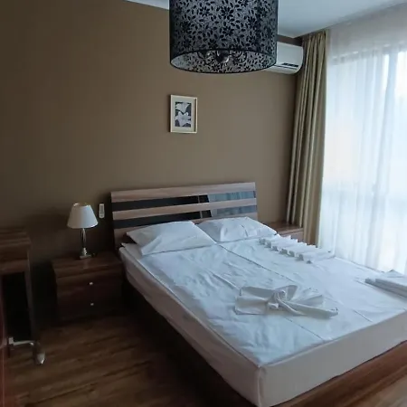 Golden Line Park Aparthotel 4*